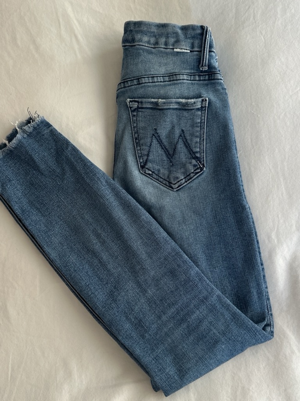 MOTHER Skinny Jeans in Mid Blue Wash